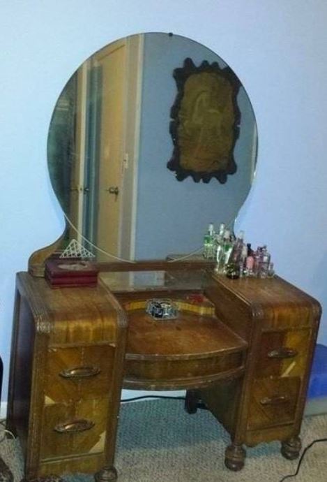Instead of throwing a 1942 vanity table away, the man brought it back to life and turned into a modern piece of furniture